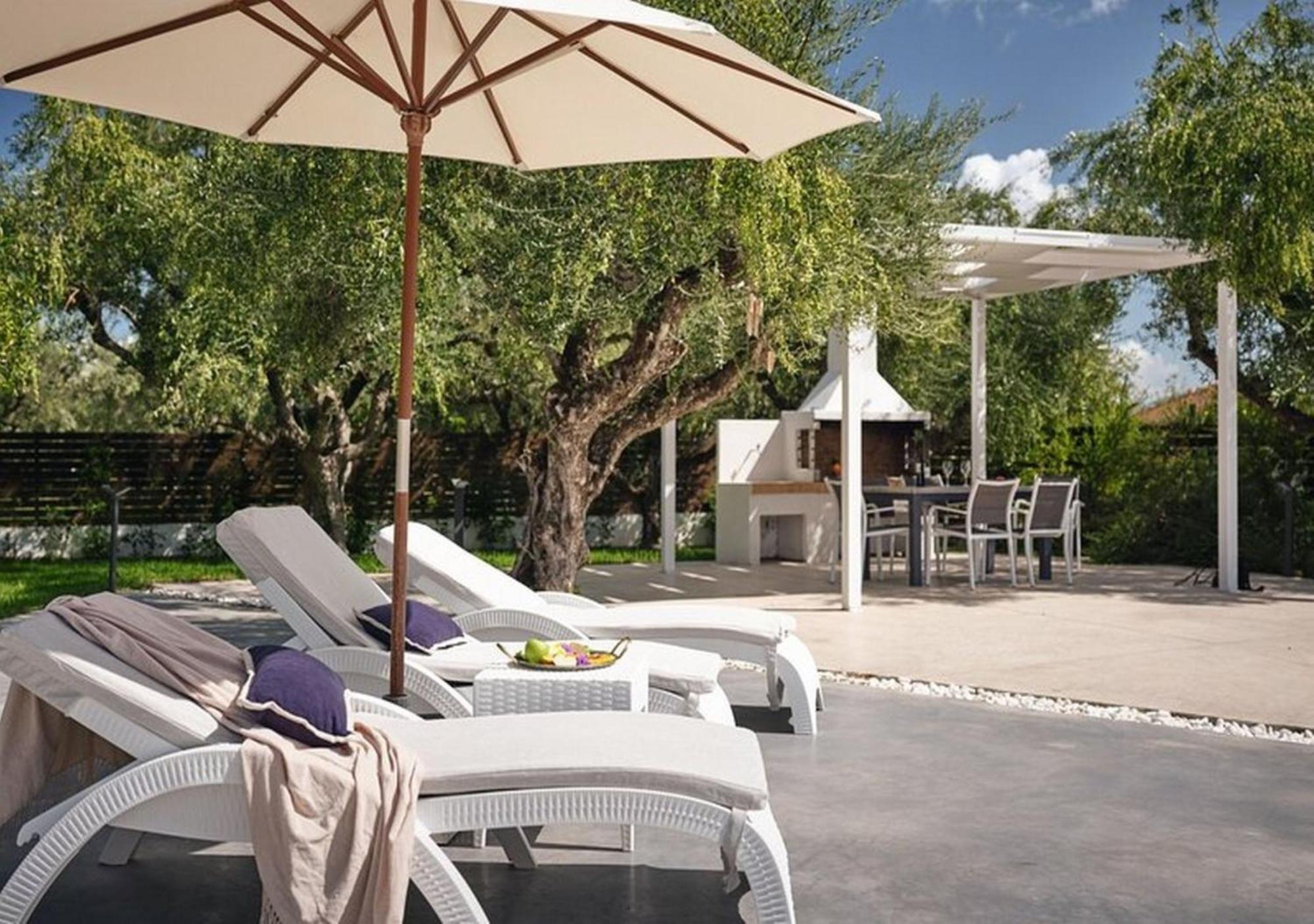 Villa With Private Pool In Pefkohori Exterior photo