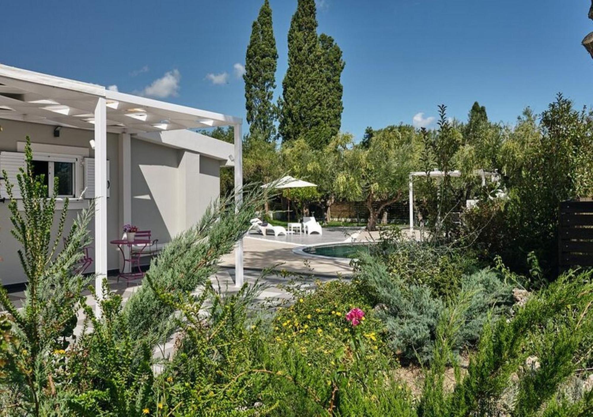 Villa With Private Pool In Pefkohori Exterior photo