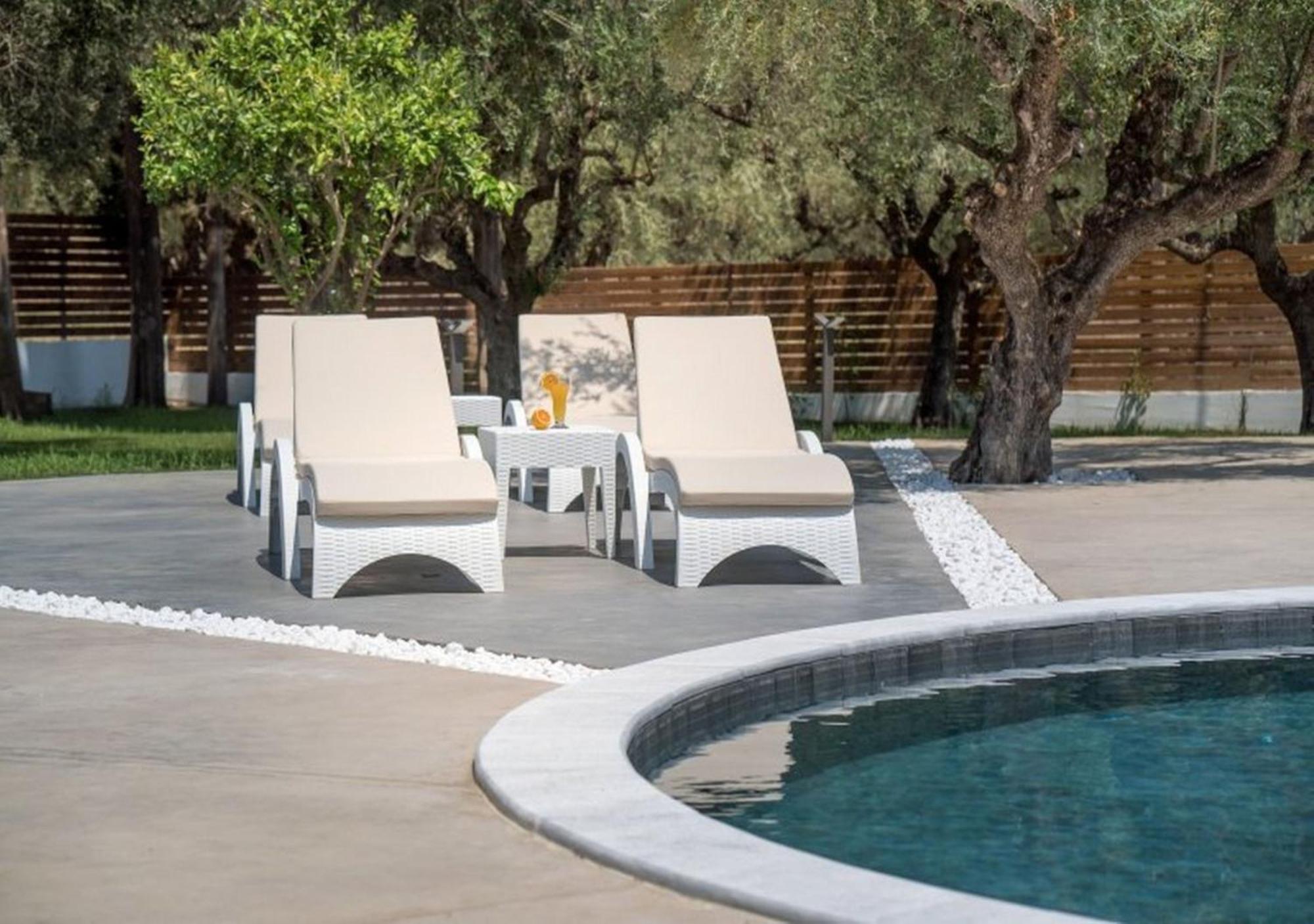 Villa With Private Pool In Pefkohori Exterior photo